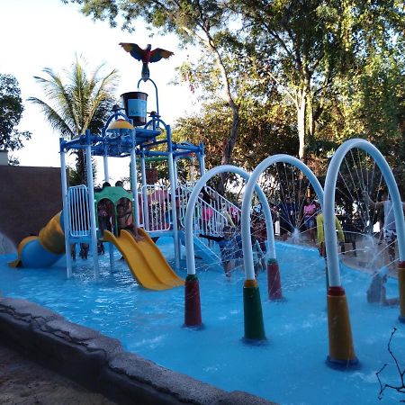 Aldeia Do Lago C204- Com Cozinha , Churrasqueira E Bebidas Liberadas No Parque Aquatico, Internet Banda Larga, Ponto Recarga De Carro Eletrico Caldas Novas Kültér fotó