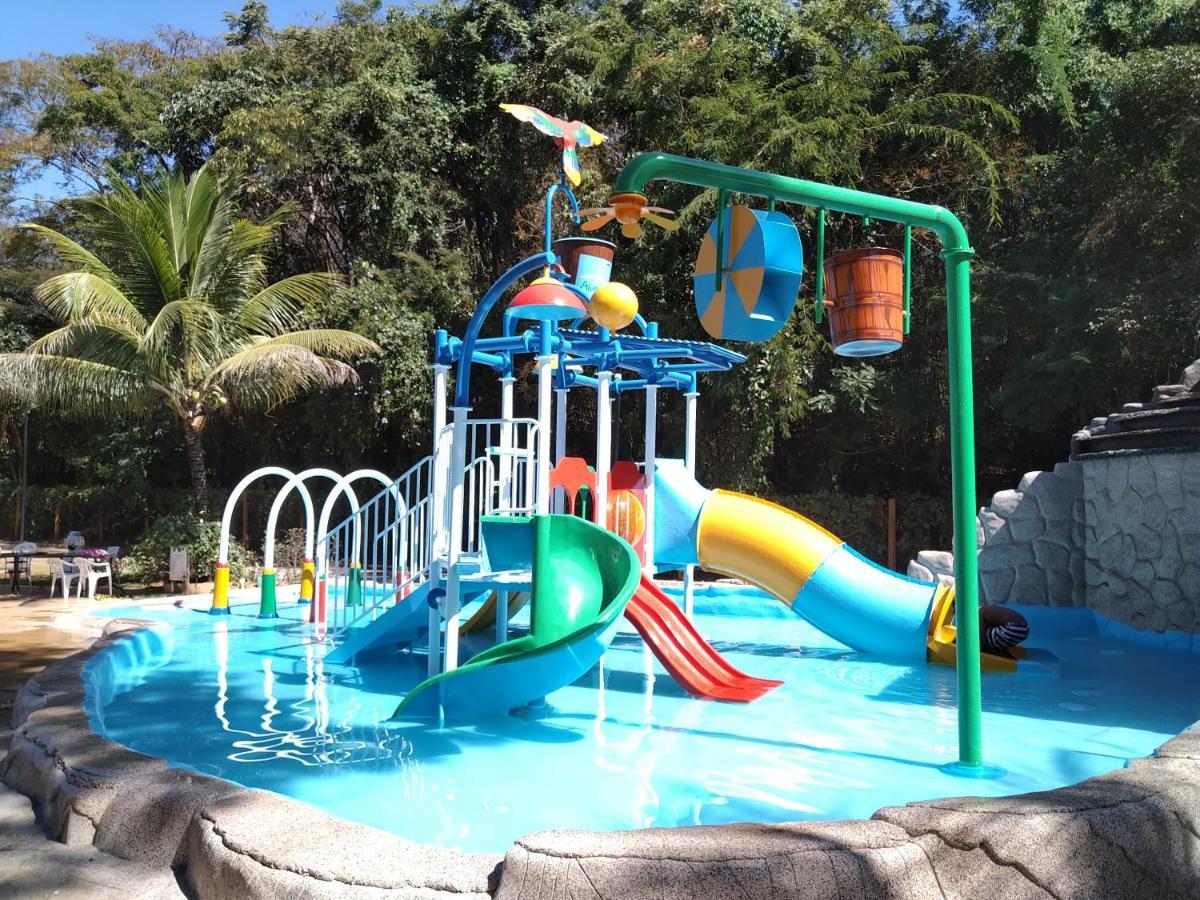 Aldeia Do Lago C204- Com Cozinha , Churrasqueira E Bebidas Liberadas No Parque Aquatico, Internet Banda Larga, Ponto Recarga De Carro Eletrico Caldas Novas Kültér fotó